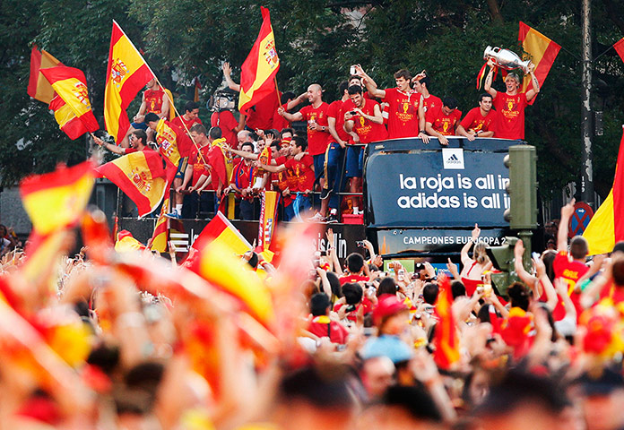 spain cele: Spanish players arrive on a bus 