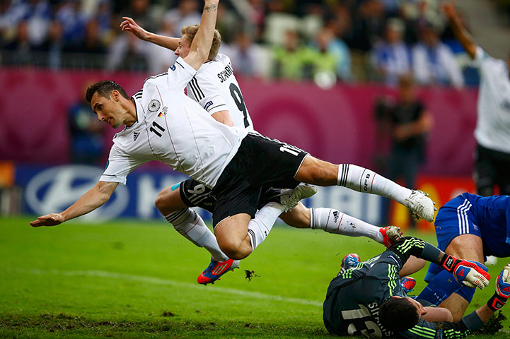 Euro picks: Germany's Klose and Schuerrle fall over Greece's goalkeeper Sifakis
