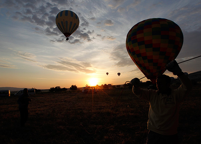 24 hours: Turkey: The sun rises as Turkish employees prepare a hot air balloon