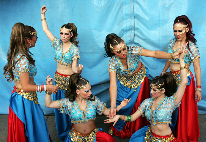Foto8 Summershow : Dancers rehearse between acts in Circo Vazquez, Mexico City