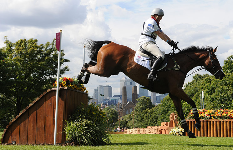 equestrian4: Zara Phillips of Britain riding High Kingdom