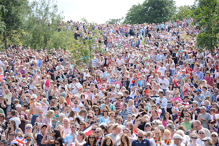 equestrian4: A sea of spectators gathers on the hillside