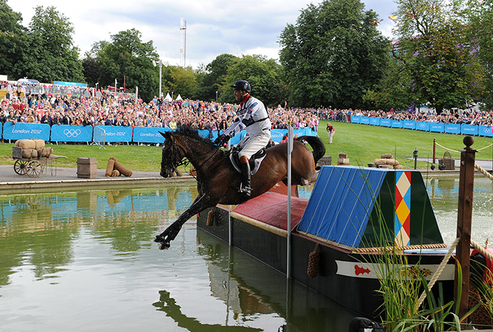 equestrian 5: Britain's William Fox-Pitt riding LionHeart over jump 18