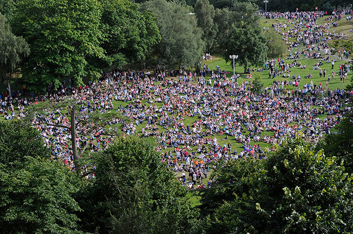 equestrian 5: Masses of fans watch the action