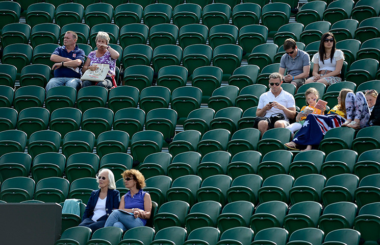 Olympic empty seats : Empty seats with few spectators during the Tennis competition at Wimbledon