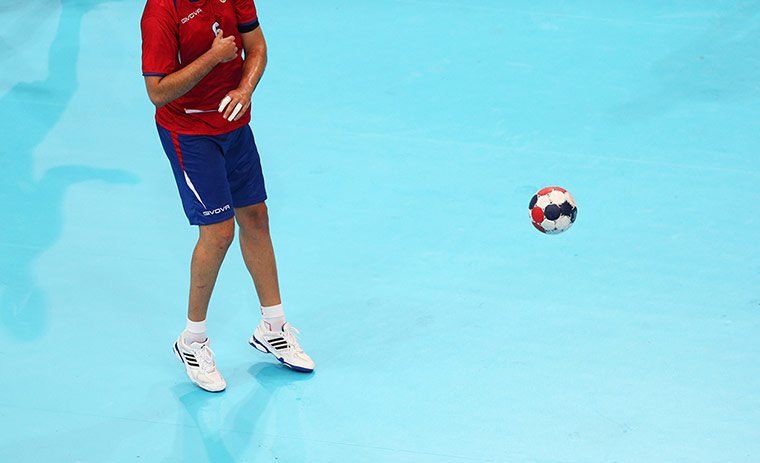 David Levene handball: A serbian player protect himself against a shot