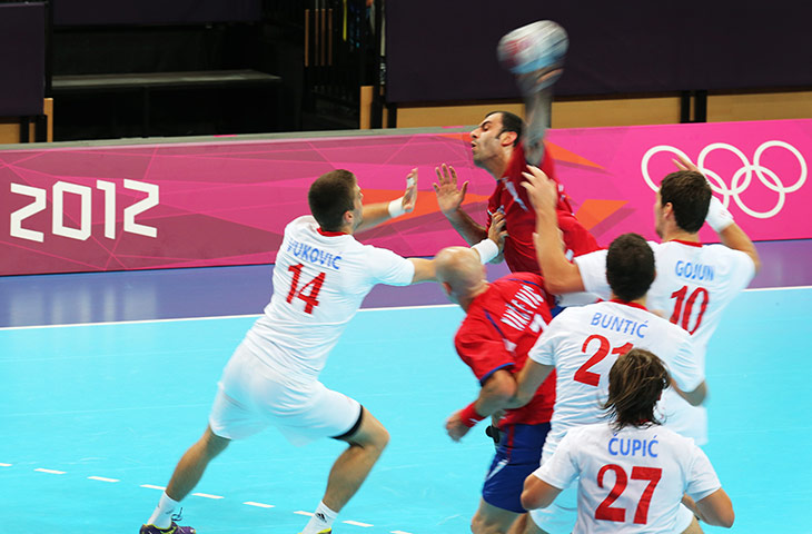 croatia handball: A Serbian player gets crowded out