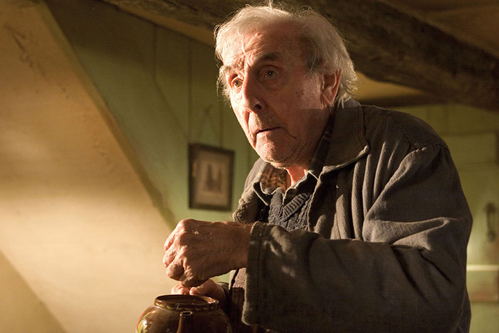Eric Sykes: Eric Sykes as Frank Bryce in Harry Potter And The Goblet Of Fire (2005)