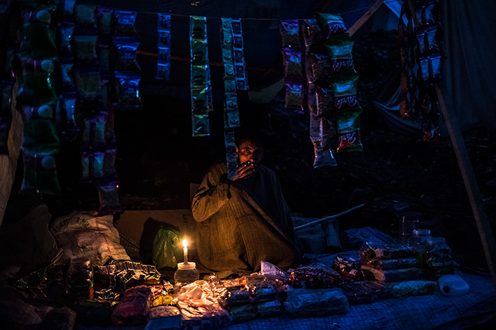 FTA: Daniel Berehulak: A Kashmiri shopkeeper sells his wares out of a tent near the Amarnath Cave