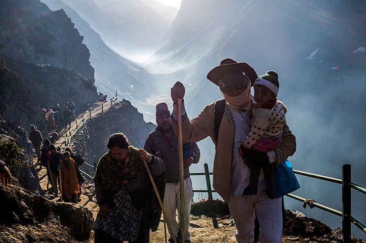 FTA: Daniel Berehulak: Hindu pilgrims walk along a mountain trail during their pilgrimage 