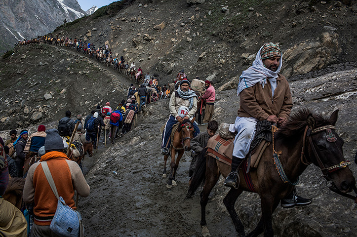 FTA: Daniel Berehulak: Hindu pilgrims, assisted by Kashmiri guides, make their pilgrimage