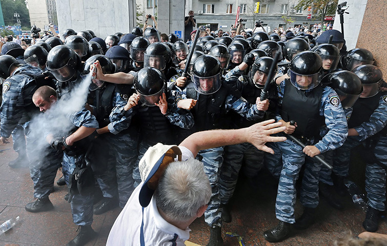24 hours in pictures: Supporters of Ukrainian opposition parties clash with riot police