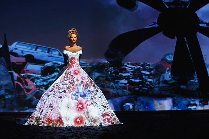 Paris Haute Couture: Frank Sorbier Haute Couture Autumn/Winter 2012/2013 collection