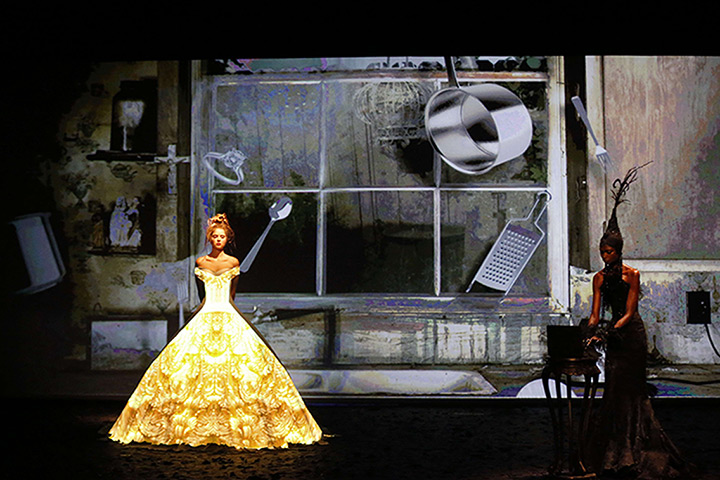 Paris Haute Couture: Frank Sorbier Haute Couture Autumn/Winter 2012/2013 collection