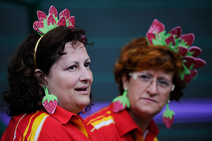 Day 9 Wimbledon: Spanish fans at Wimbledon 2012