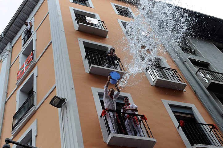 Pamplona: Bucket of water