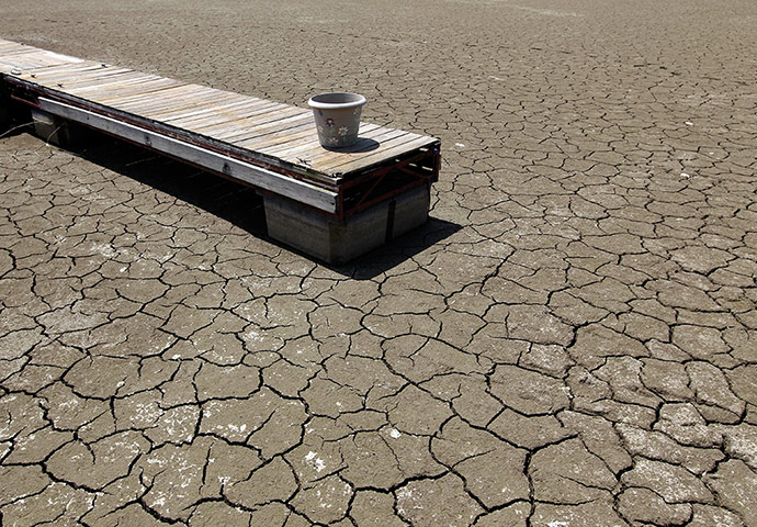 24 Hours: A dock extends into a dry reservoir in Indiana, USA