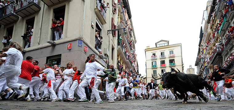 Picture Desk Live: Participants run in front of Cebada Gago