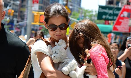 Katie Holmes Daughter on Katie Holmes And Daughter Suri Cruise Visit Whole Foods In New York