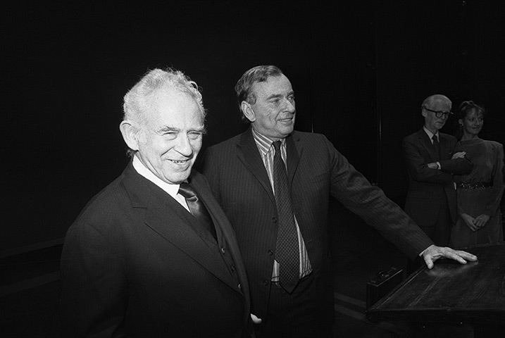 Gore Vidal obituary: 1985: American novelists Norman Mailer, (left), and Gore Vidal 