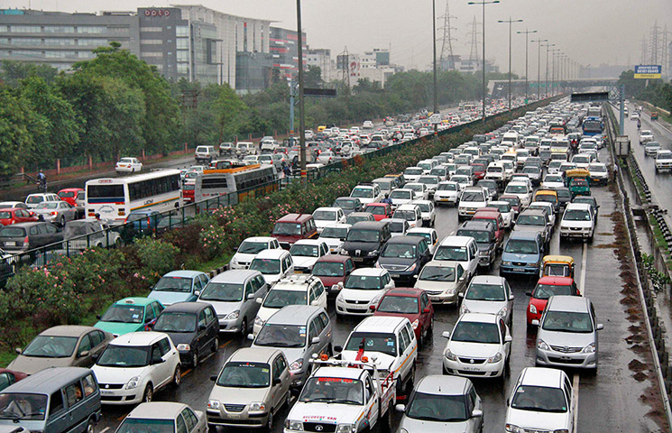 India blackout ends: Heavy traffic moves along a busy road as it rains during a powercut