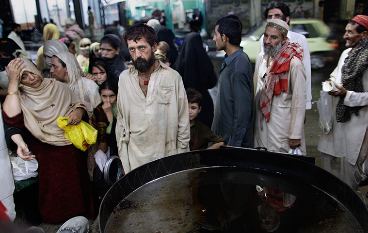 24hours in pictures: Pakistanis wait to receive a donated meal
