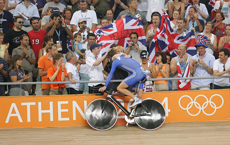 Wiggo Olympic medals :  Wiggins celebrates his victory with his mum