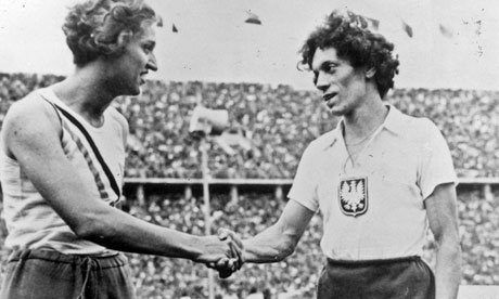 Stella Walsh congratulates Helen Stephens at the 1936 Olympics