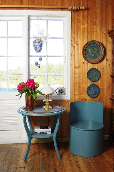 Homes: Norwegian House: French window in living room
