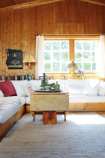 Homes: Norwegian House: The living room in the Norwegian summer cabin