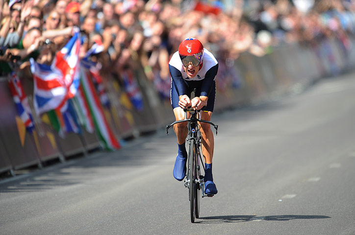 Tom Jenkins: Bradley Wiggins powers to the finish line to win gold
