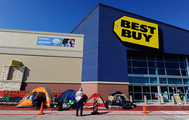 Week in Business: People set up tent outside a Best Buy store 