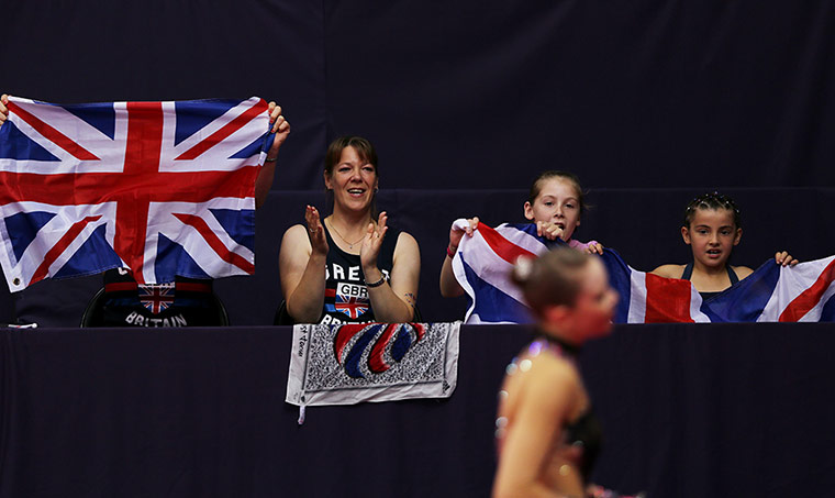 floor gymnastics: Fans cheer Team GB's Francesca Jones