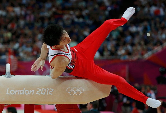 blunders gallery: Kazuhito Tanaka of Japan falls from the pommel horse