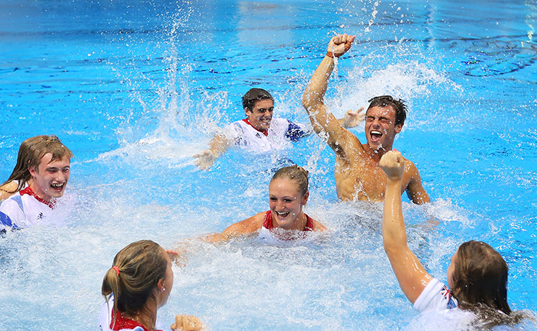 daley 2: Tom Daley of Great Britain celebrates with his team mates 