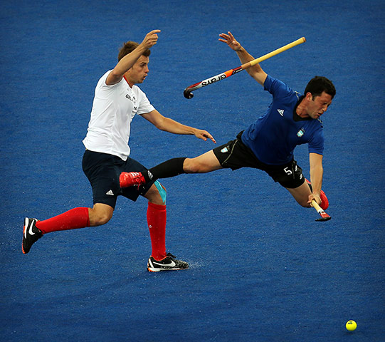 graeme best pics: Matt Daly of Great Britain collides with Pedro Ibarra of Argentina 