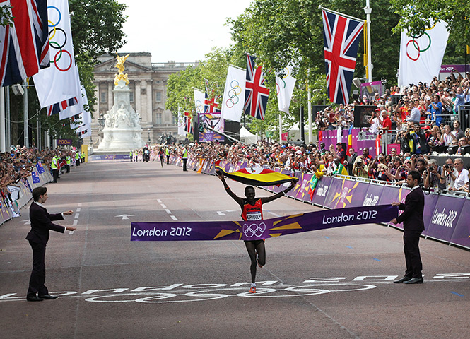 2012 olympic marathon: Stephen Kiprotich of Uganda runs to victory 