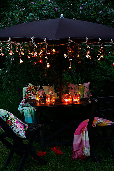 Brita - Garden decoration: Fairy lights illuminating a garden at night
