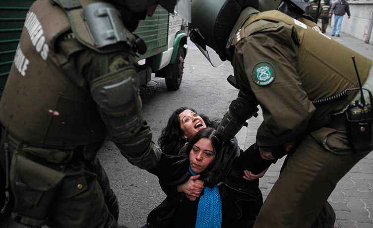 24 hours in pictures: Demonstration for public state education system in Santiag