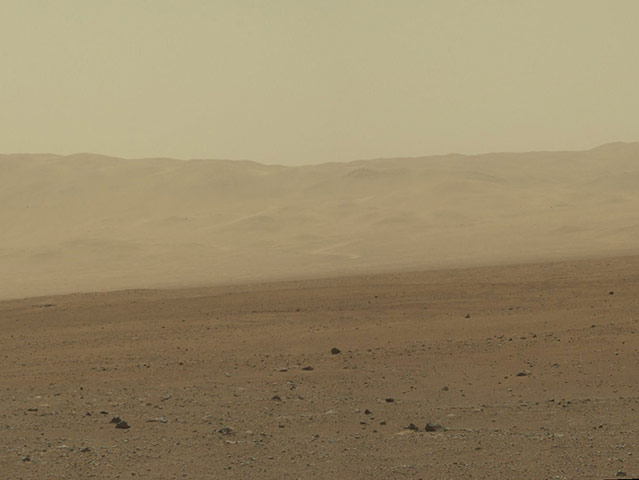 Curiosity on Mars: Wall of Gale Crater 