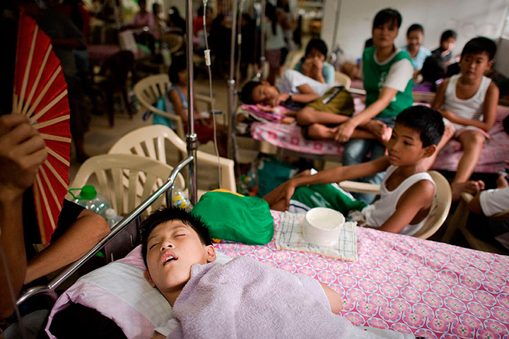 Manila flooding: Children with dengue disease rest on bed