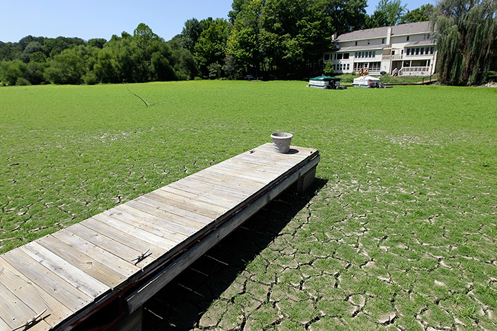 24 hours: Noblesville, Indiana, USA: A dock extends into a dry cove