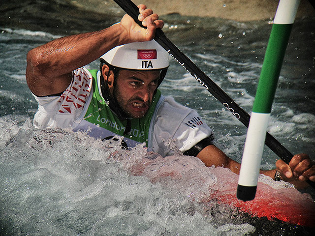 Dan Chung Gallery: Daniele Molmenti paddles his way to win Gold 