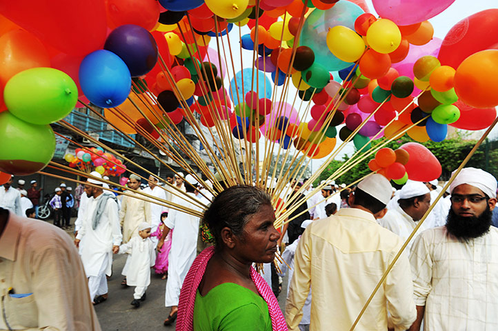 Eid al-Fitr day 2: An Indian street vendor sells balloons t