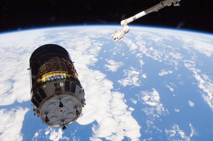 A month in space: JAXA H-II Transfer Vehicle (HTV-3) 