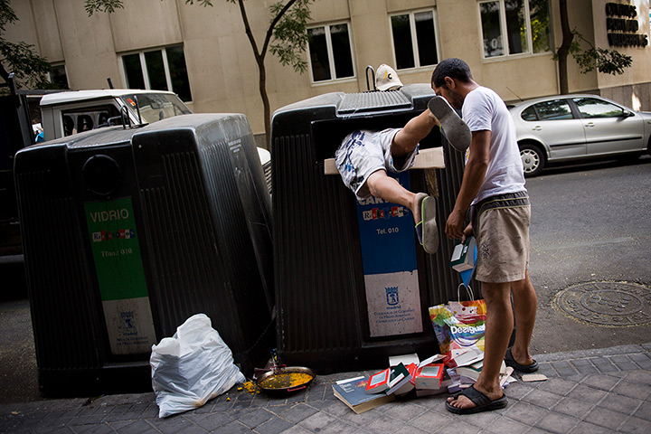 24 hours: Madrid, Spain: A couple of Romanian migrants look for materials to sell 
