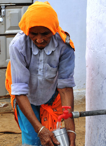 Water Security Gallery: Washing utensil