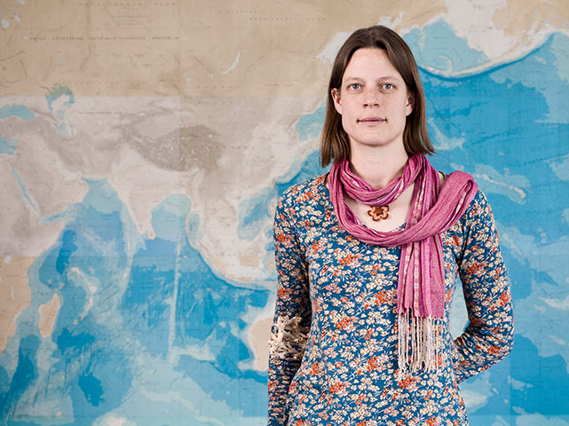 Exhibitionist 25/08: Rona Lee