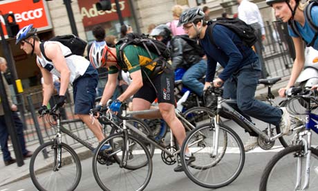 Commuters cycle home