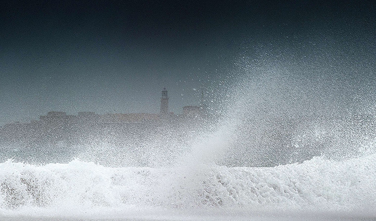 Tropical Storm Isaac:  Waves batter Havana's seafront